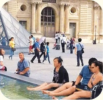 bain de pied touristes chinois
