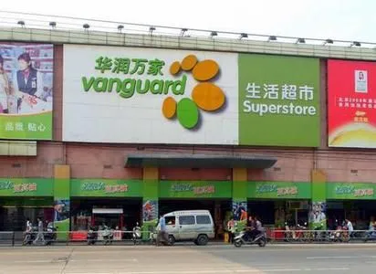 Rayons d’un supermarché chinois avec produits importés